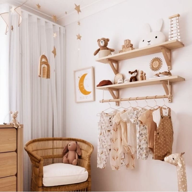 Kit 2 Prateleiras Infantil de Parede 60cm de Madeira 1 com Cabide Estilo Montessori